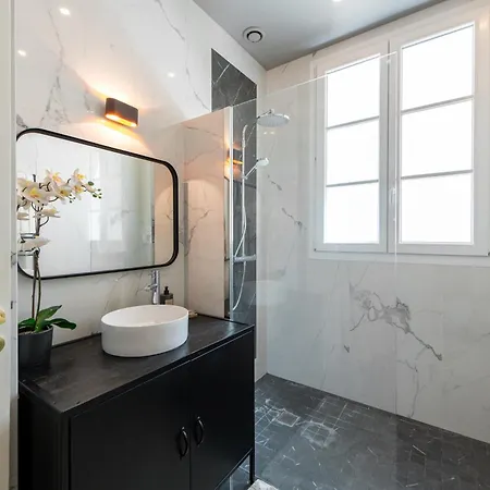 Arc De Triomphe - Luxury 1 Bedroom Apartment